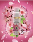 image spectaculaire du bidon de parfum kikao 125g entouré de fleur de cerisier